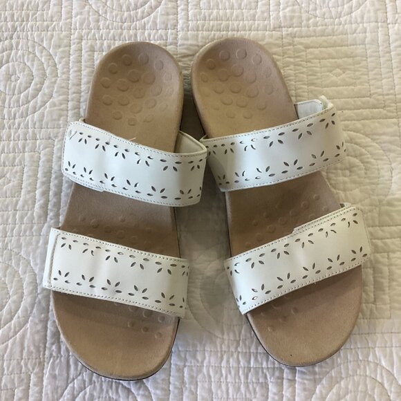 Vionic White Randi Sandals Size 9 Perforated Leather Slide Orthopedic - Picture 1 of 8